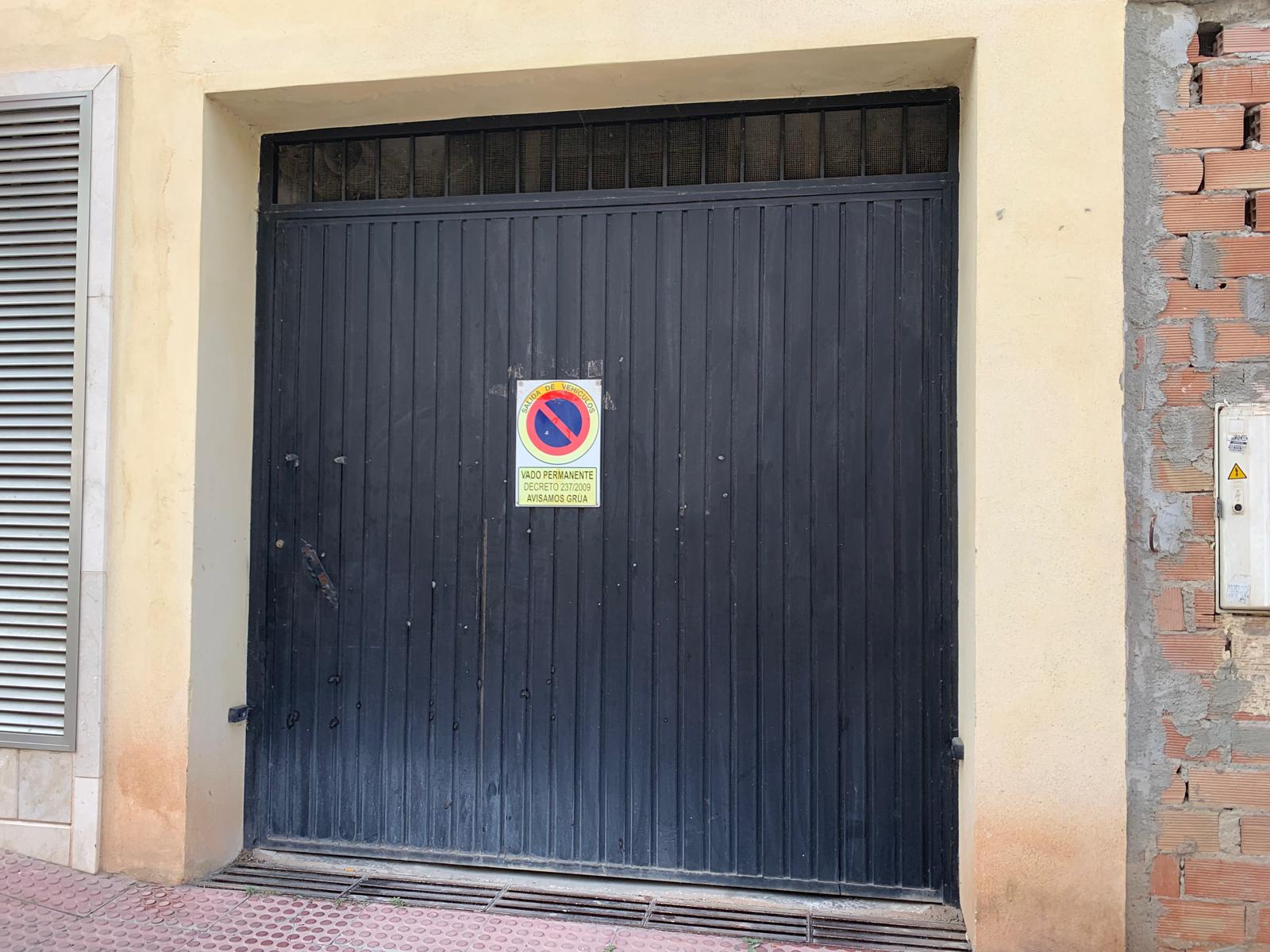 Puerta de garaje instalada en Alicante